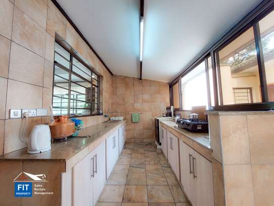5 Bed House with En Suite at Nairobi image 7