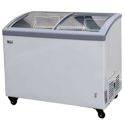 RAMTONS 208 LITERS GLASS TOP CHEST FREEZER, WHITE- CF/270 image 1