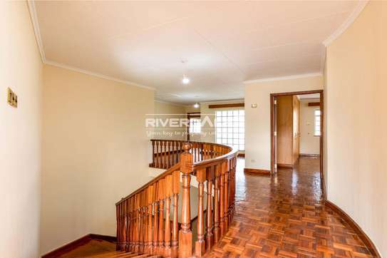 4 Bed Townhouse with En Suite in Brookside image 12