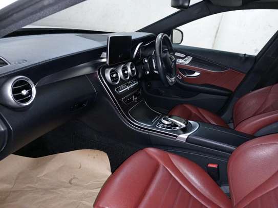 Mercedes Benz C200 image 7