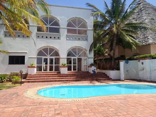3 Bed House with Swimming Pool in Bofa image 1