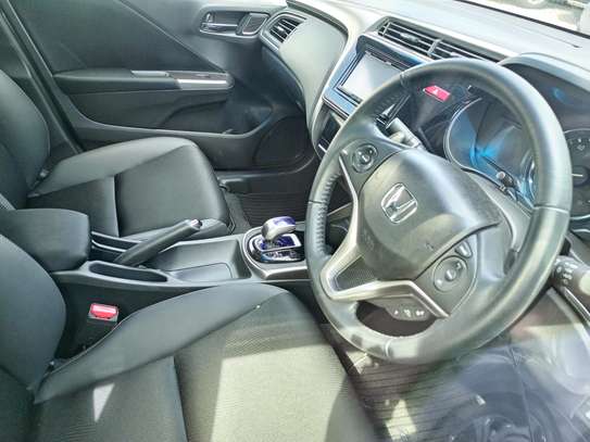 Honda Grace hybrid image 2