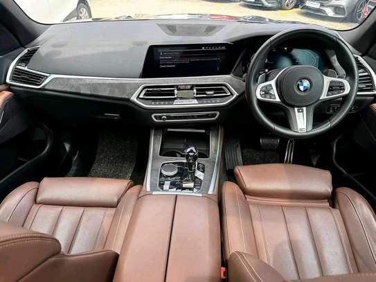 BMW X7 X-Drive35d sunroof 2019 image 6