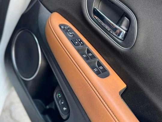 Honda vezel image 6