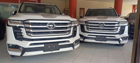 Toyota land Cruiser ZX Diesel Engine LC300 2021 image 10