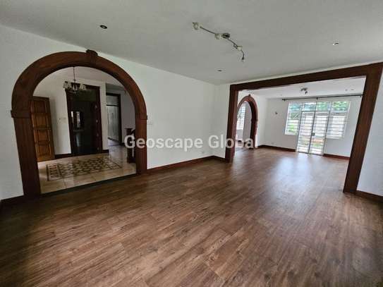 5 Bed House with En Suite in Rosslyn image 17