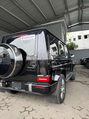 Mercedes Benz image 2