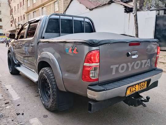 TOYOTA HILUX DOUBLE CAB MANUAL LOCALLY ASSEMBLED image 4