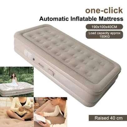 Inflatable outdoor/indoor sleeping compact airbed* image 3