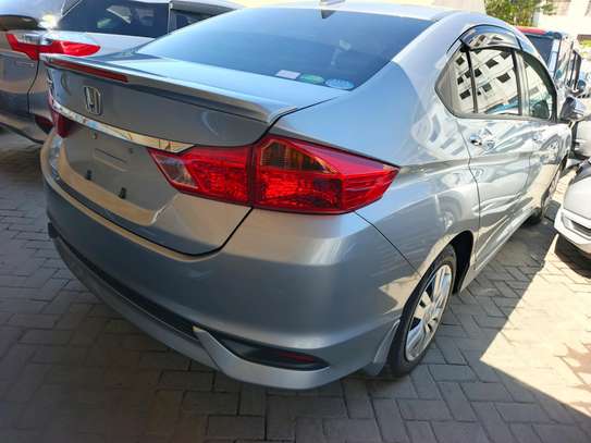 Honda Grace nom hybrid image 8