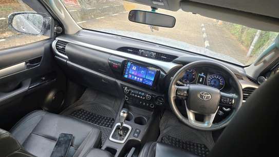 TOYOTA HILUX DOUBLE CABIN 2017MODEL DIESEL image 2
