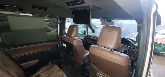 Esquire 7seater image 5