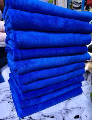 MICRO FIBRE SALON TOWELS image 3