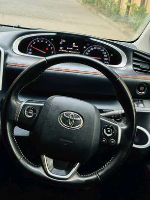 Toyota sienta black image 9