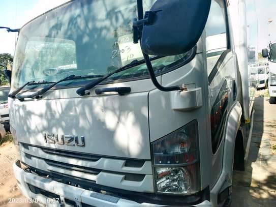 ISuzu Forward 12tones image 1