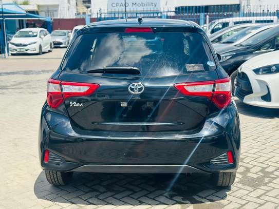 Toyota vitz black image 4