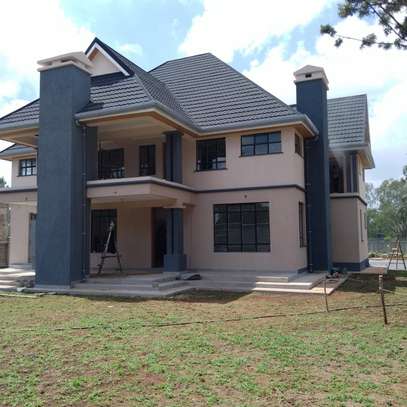 5 Bed House with En Suite at Garden Estate image 3