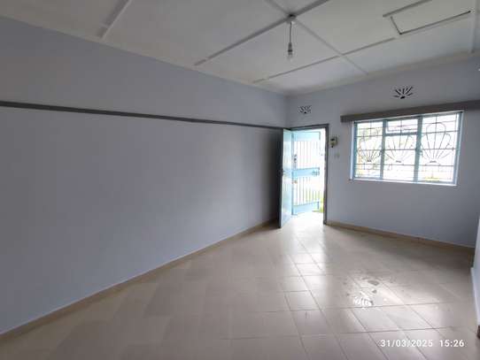 STUDIO APARTMENT TO LET image 12