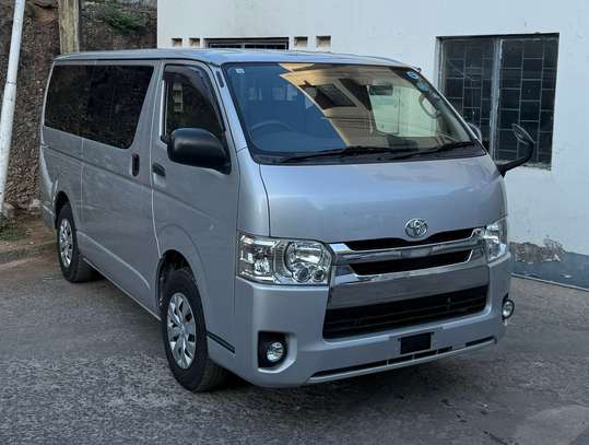 TOYOTA HIACE AUTO DIESEL image 2