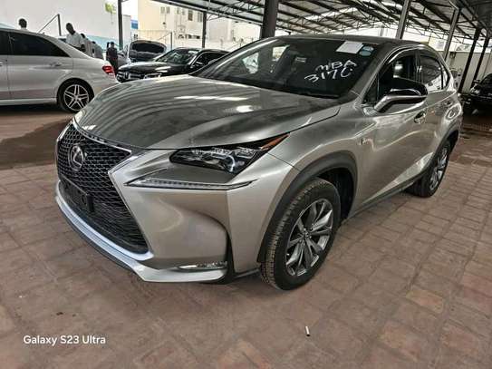 Lexus nx200t,  2017 image 4