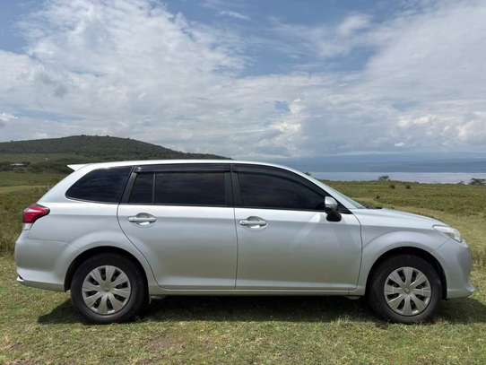 2017 Toyota Fielder image 1