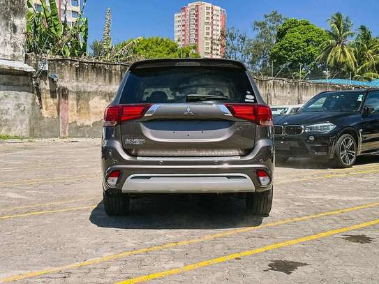 Mitsubishi outlander PHEV Gold 2018 image 12