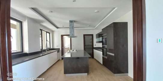 4 Bed Apartment with En Suite in Spring Valley image 6