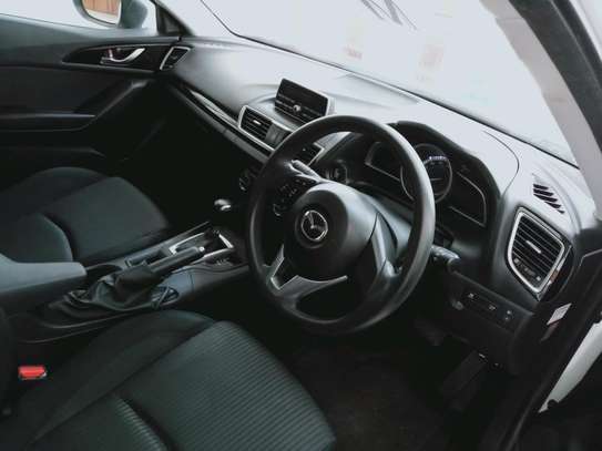 Mazda Axela. image 6