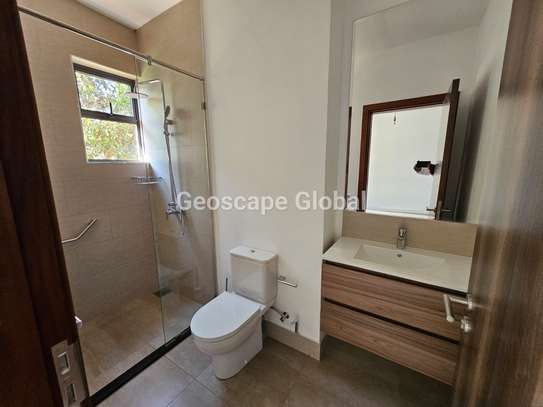 4 Bed Apartment with En Suite in Rosslyn image 16