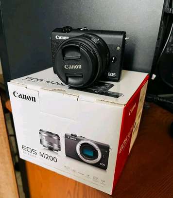 Canon EOS M200 image 2