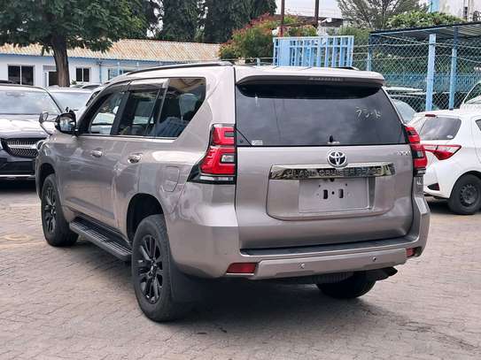 Toyota. Land Cruiser Prado grey image 7