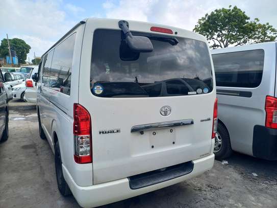 TOYOTA HIACE AUTO DIESEL NEW IMPORT. image 4