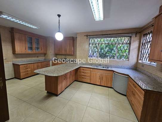 4 Bed House with En Suite in Spring Valley image 6