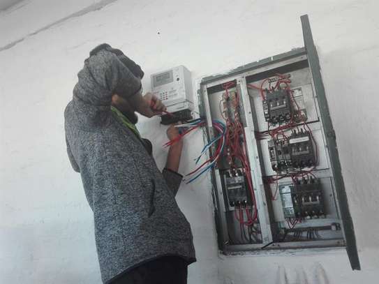 Find an electrical and wiring repair worker image 1