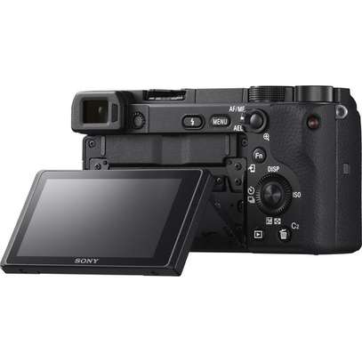Sony A6400 + 15-50MM Camera image 3