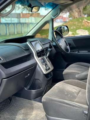 TOYOTA VoXy 2012 image 9