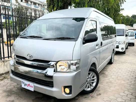 Toyota Hiace 9l image 2