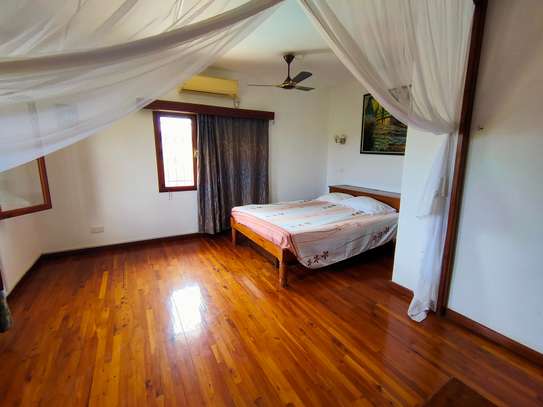 4 Bed House with Swimming Pool in Malindi image 15
