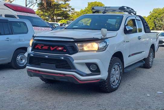 Toyota Hilux double cabin white 2016 manual diesel image 3