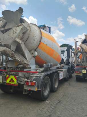 Concrete mixer truck image 5