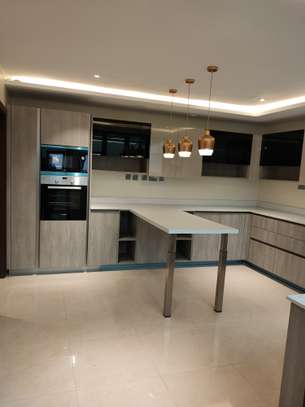 5 Bed Villa with En Suite in Spring Valley image 16
