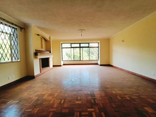 4 Bed House with En Suite in Spring Valley image 11