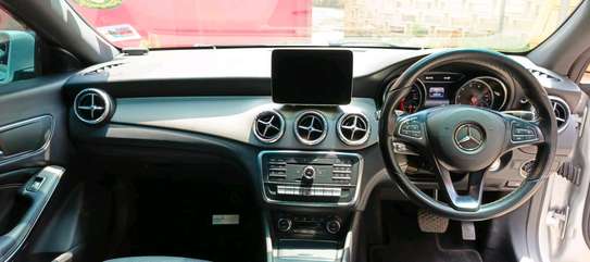 Mercedes Benz image 5