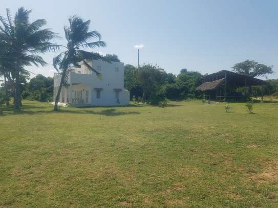 4 Bed House with En Suite in Malindi image 6