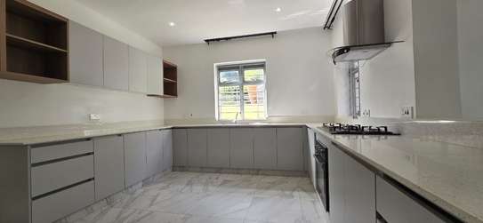 3 Bed Apartment with En Suite in Runda image 10