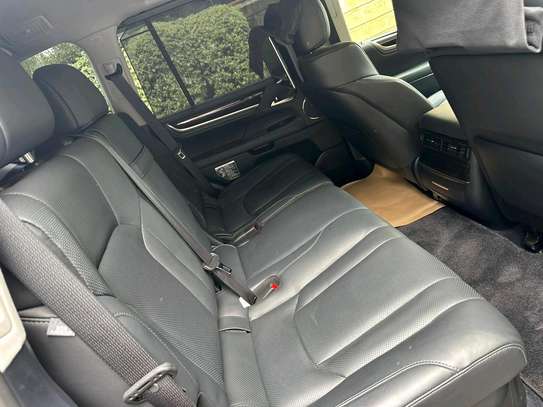 2017 Lexus LX 570 petrol image 1