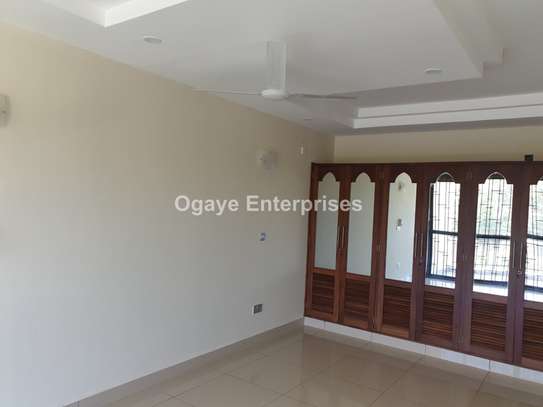4 Bed Townhouse with En Suite at Nyali image 6
