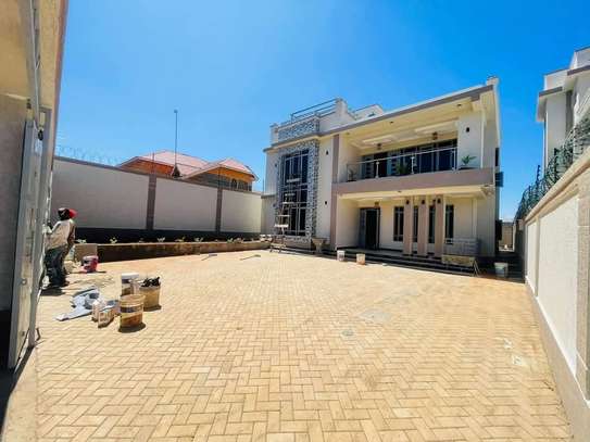 4 Bed Townhouse with En Suite at Mugutha image 11