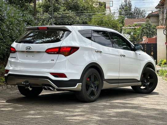 2017 Hyundai Santa Fe image 5