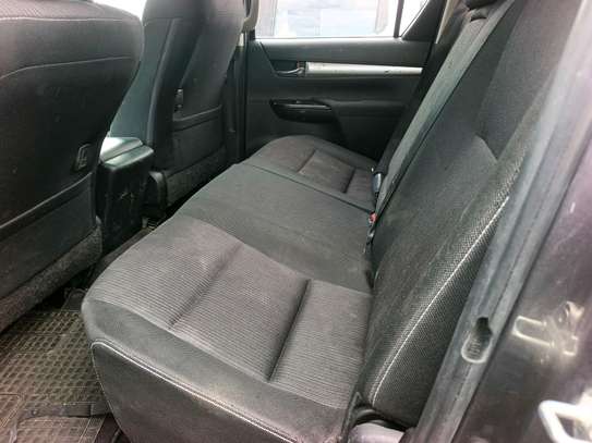Toyota Hilux incible image 9